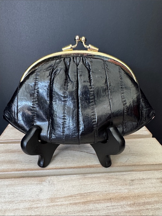 Lee Sands Handbags - VTG Lee Sands Black Eel Skin Kiss Lock Coin Purse Clutch Wallet